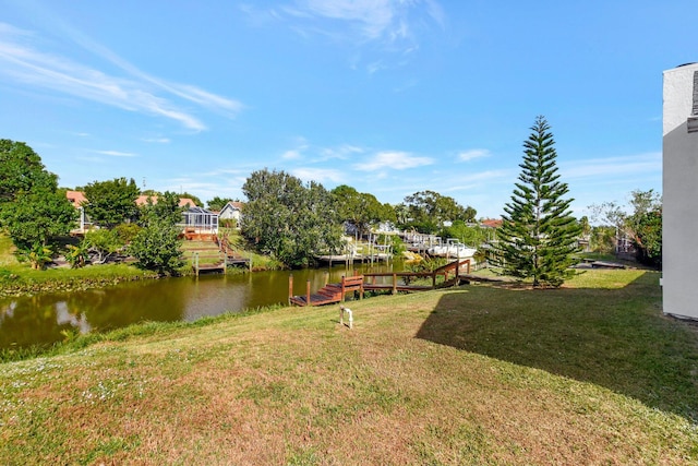 view of yard featuring a water view