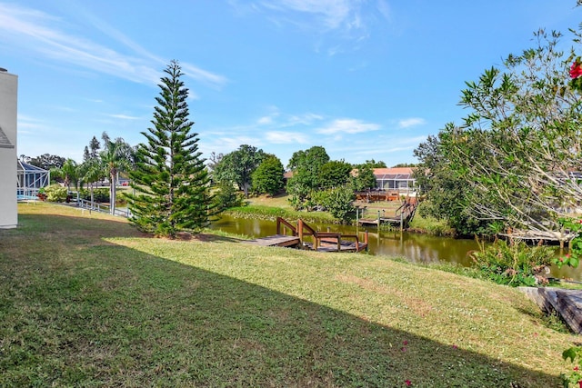 view of yard featuring a water view