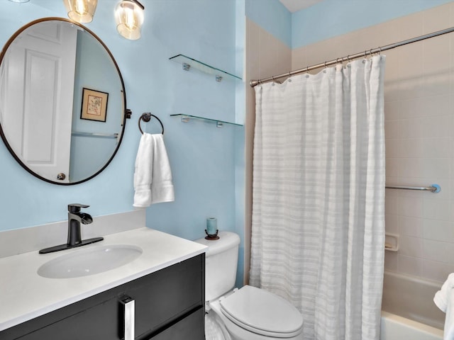 full bathroom with shower / tub combo with curtain, vanity, and toilet