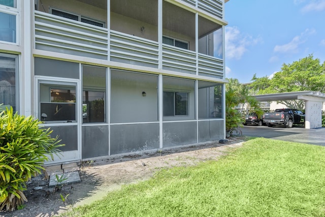 view of side of property featuring a yard