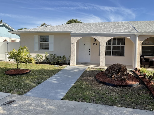 view of front of home featuring a front yard and covered porch