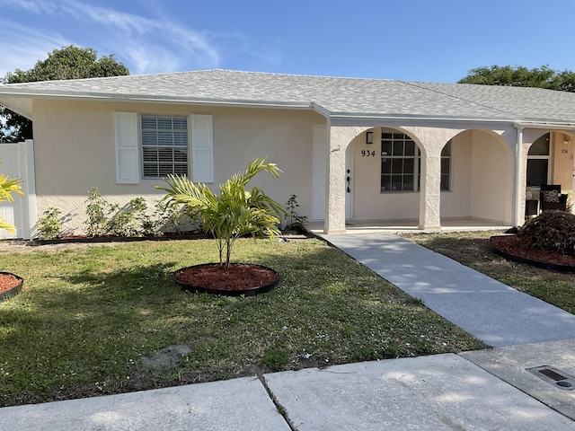 view of front of house with covered porch and a front lawn