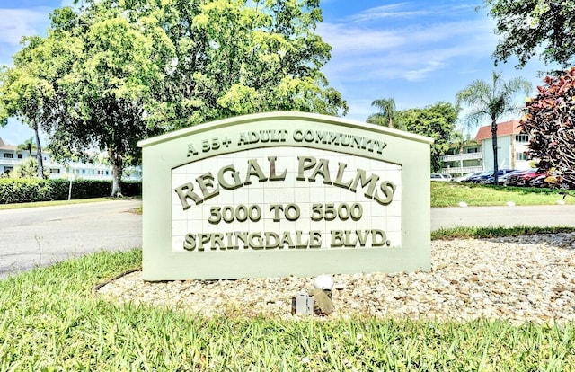 view of community / neighborhood sign