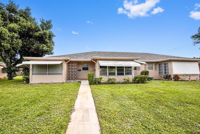 single story home with a front yard