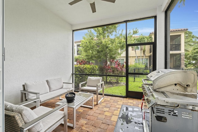 sunroom with ceiling fan