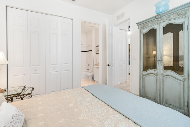 bedroom featuring ensuite bathroom and a closet