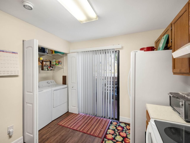 laundry room featuring dark hardwood / wood-style flooring and independent washer and dryer