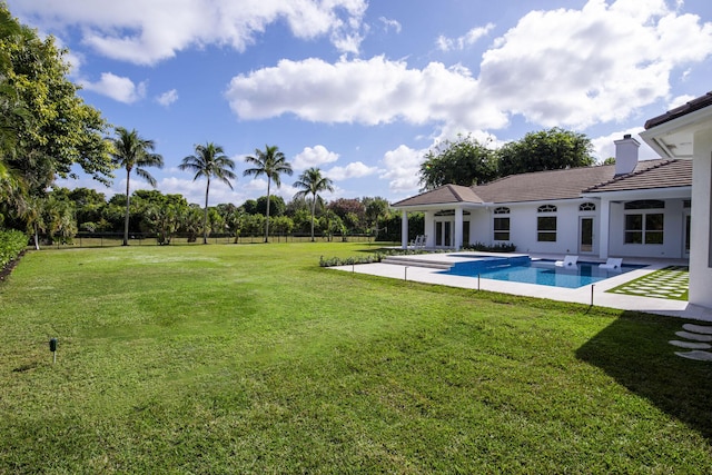 view of yard featuring a patio