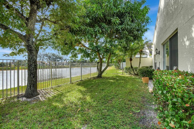 view of yard featuring a water view