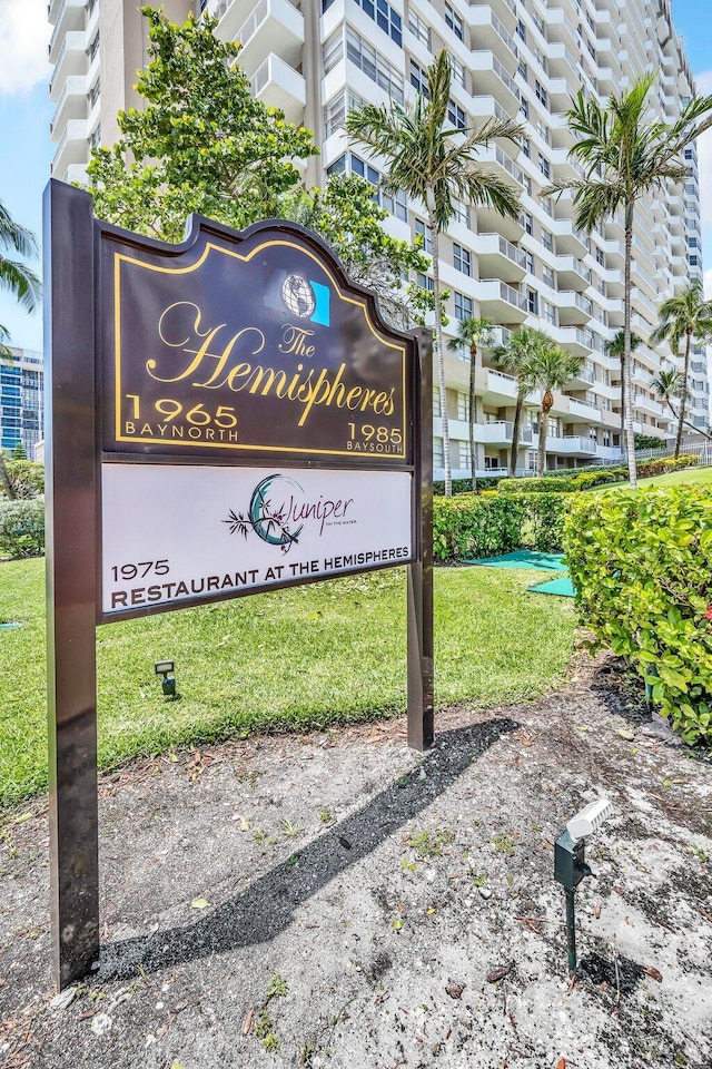 view of community / neighborhood sign