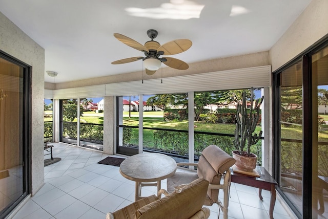 sunroom with ceiling fan