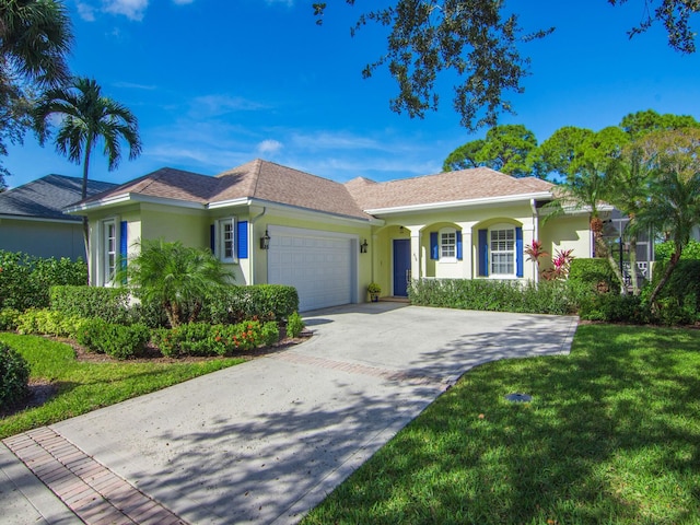 view of front of home featuring a front yard and a garage