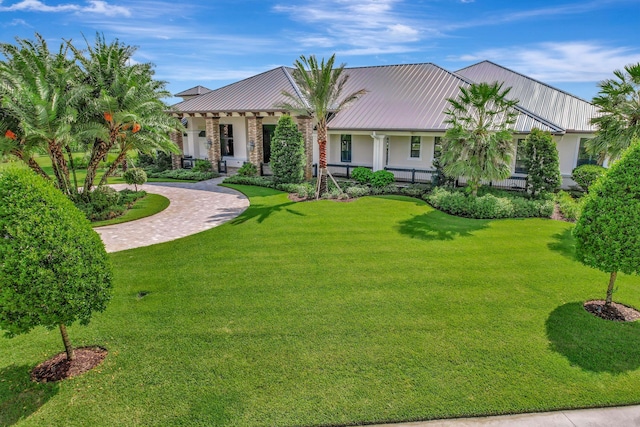 view of front of house featuring a front yard