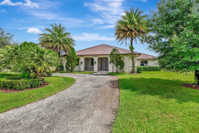 view of front of property featuring a front lawn and a porch