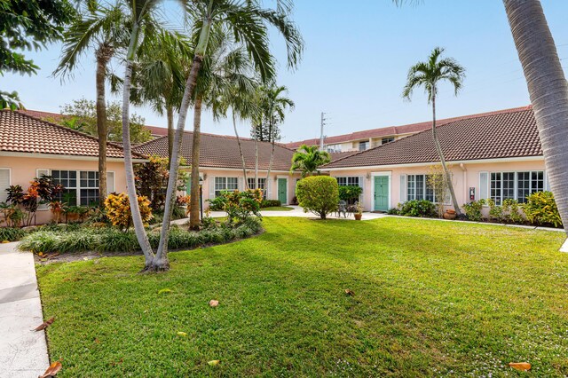 view of front of house with a front lawn