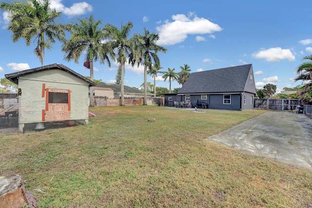 view of yard featuring a storage shed and a patio area