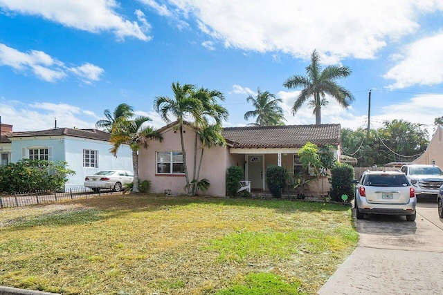 view of front facade featuring a front yard