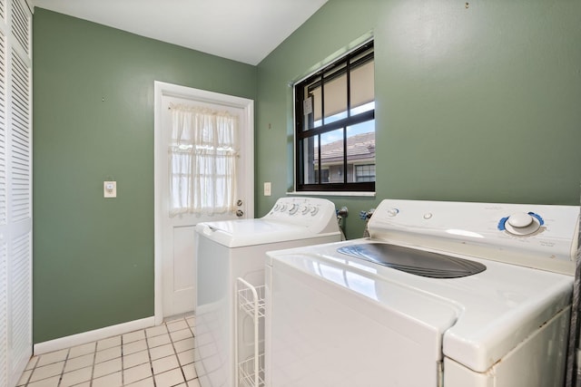 laundry room featuring light tile patterned floors and independent washer and dryer