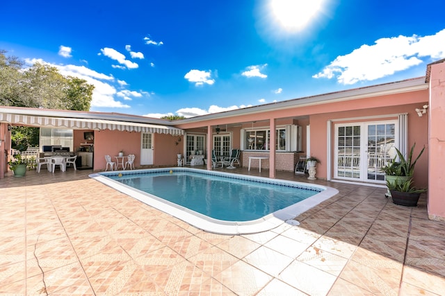 view of swimming pool featuring a patio