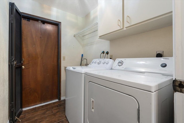 washroom featuring cabinets and washing machine and dryer