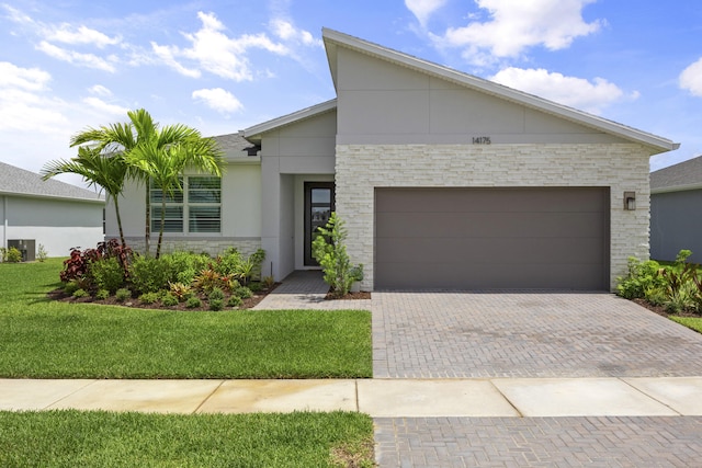 view of front of home featuring a garage and a front yard