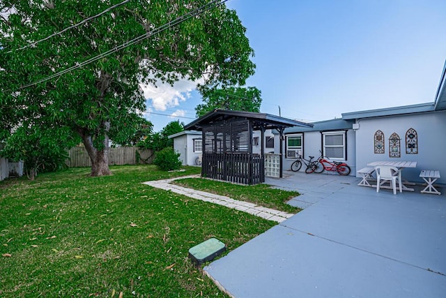 view of yard with a patio area