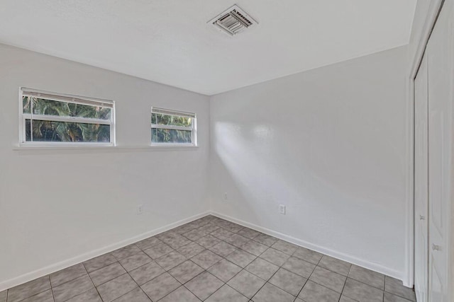 empty room featuring light tile patterned floors