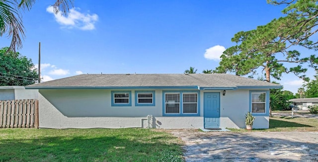 view of front of home featuring a front yard