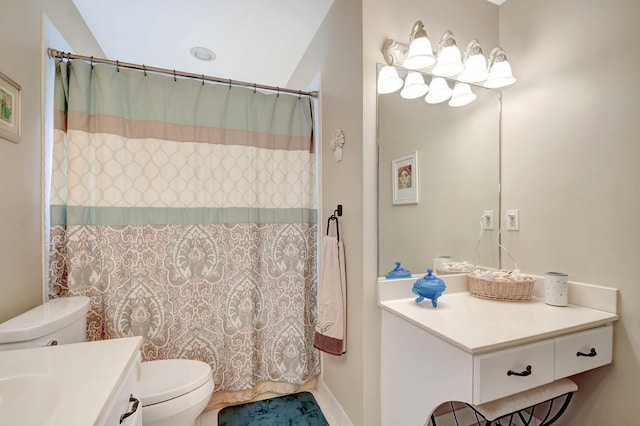 full bathroom featuring toilet, curtained shower, and vanity