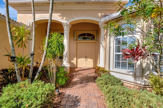 entrance to property featuring covered porch