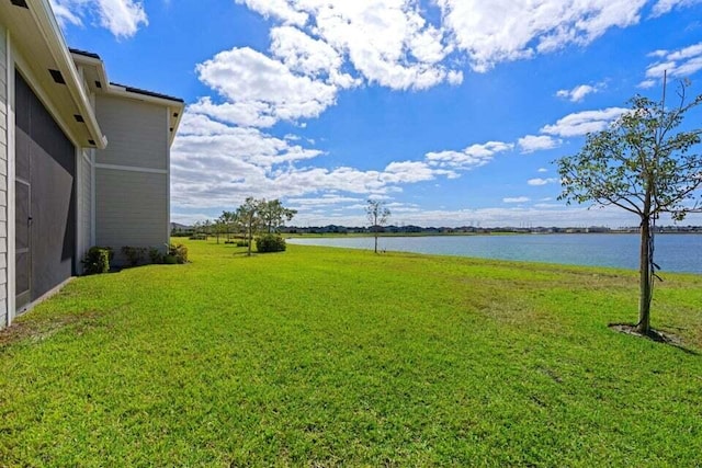 view of yard featuring a water view