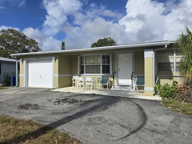 view of front facade featuring a garage