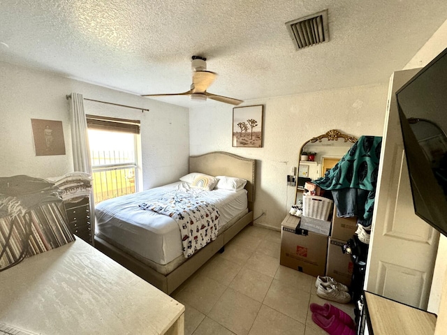 bedroom featuring ceiling fan and a textured ceiling