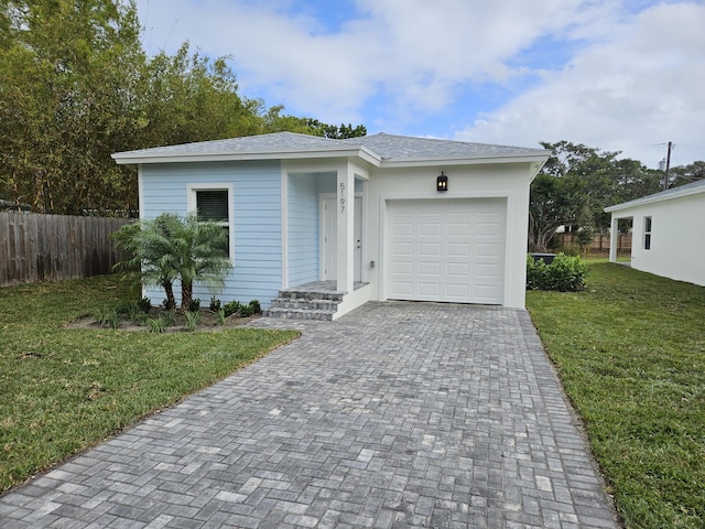 view of front of house featuring a garage and a front yard