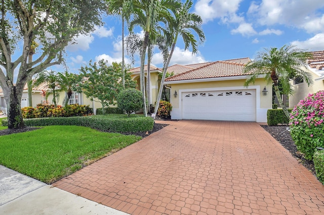 view of front of house featuring a front lawn and a garage