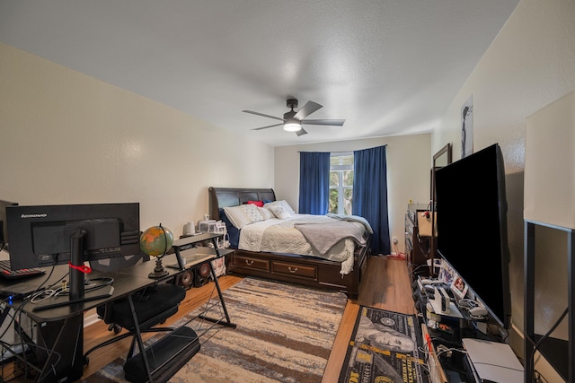 bedroom with light wood-type flooring and ceiling fan