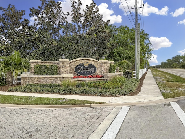 view of community / neighborhood sign