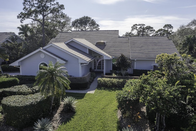 view of front of home with a front yard