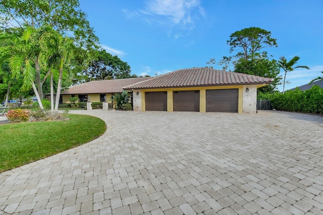 view of front of property featuring a garage