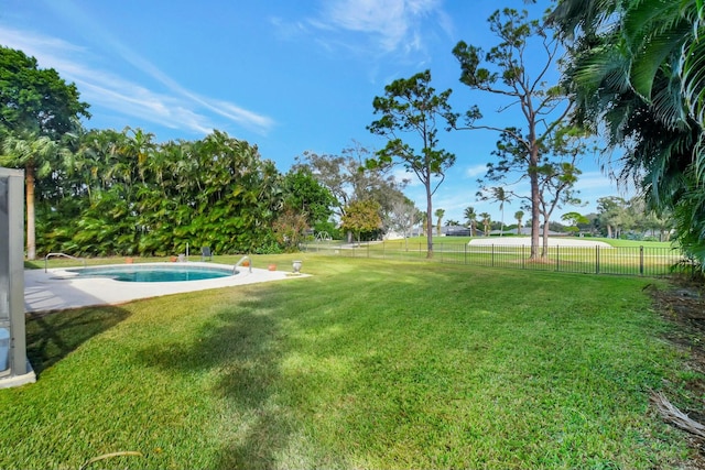 view of yard featuring a fenced in pool