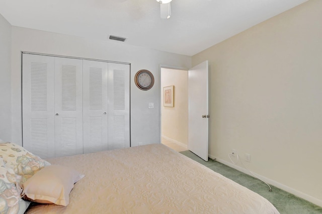 bedroom featuring ceiling fan, light carpet, and a closet