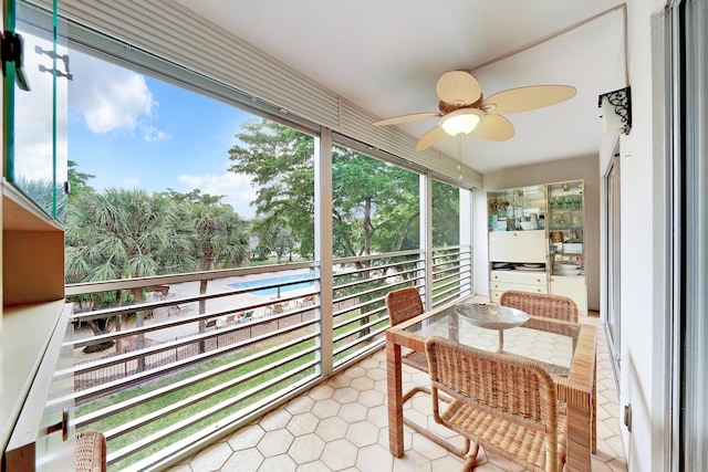 sunroom / solarium with ceiling fan