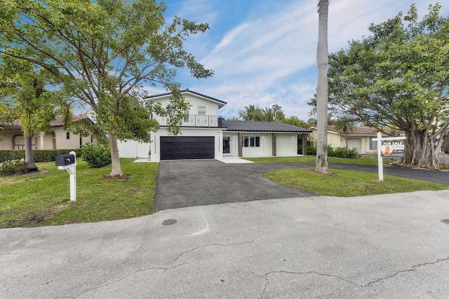 view of front of home featuring a garage and a front yard