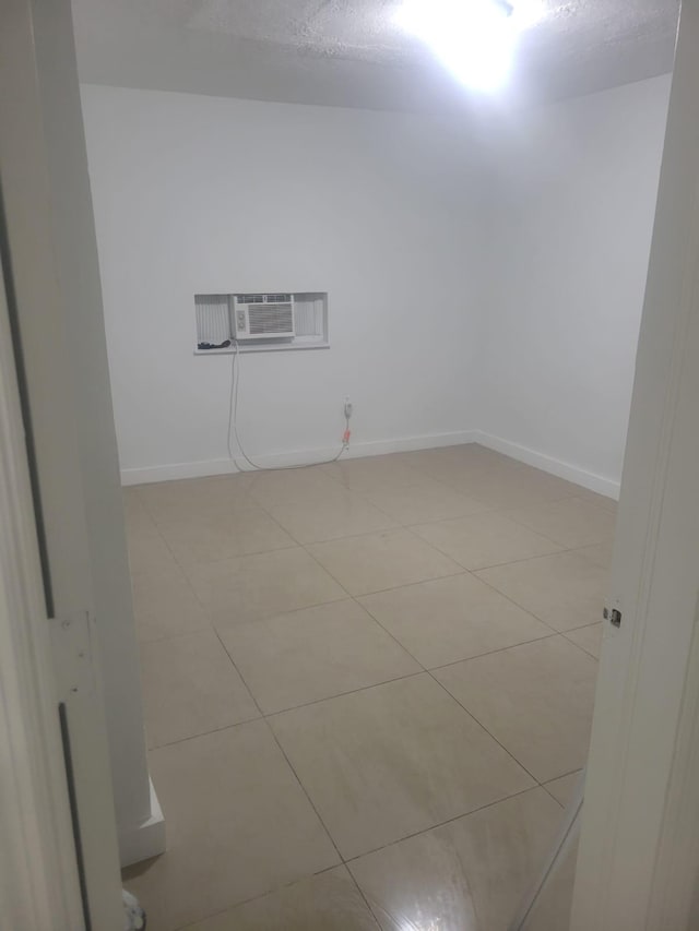 empty room featuring light tile patterned floors and cooling unit