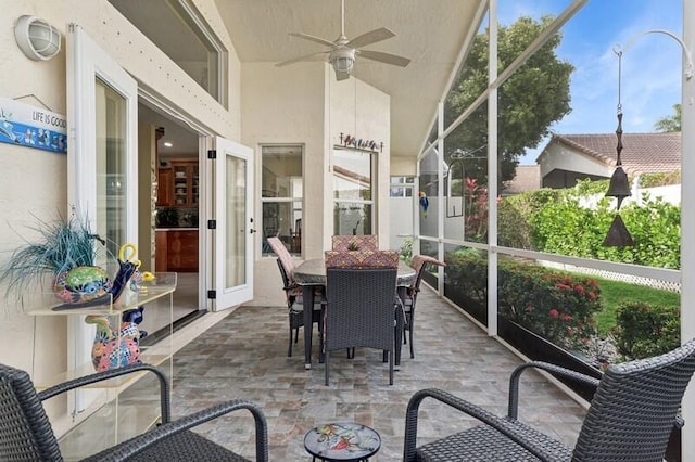 sunroom with ceiling fan