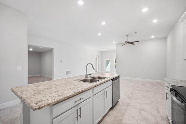 kitchen featuring ceiling fan, sink, an island with sink, white cabinets, and appliances with stainless steel finishes