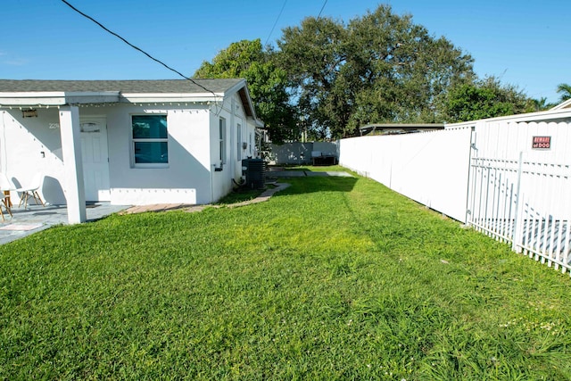 view of yard featuring cooling unit