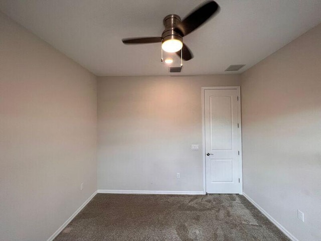 carpeted empty room featuring ceiling fan