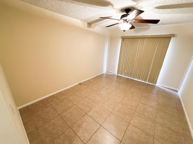 unfurnished room with a textured ceiling and ceiling fan