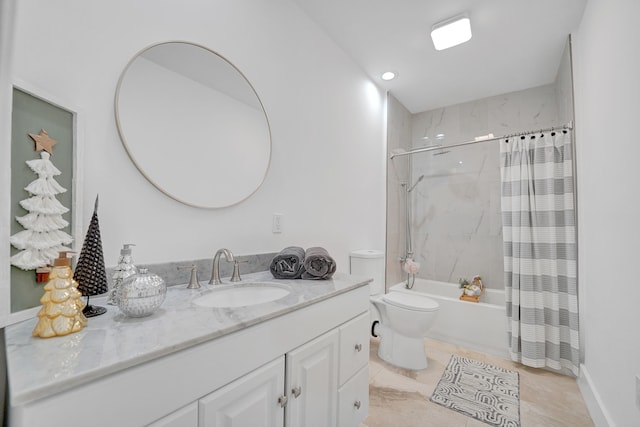 full bathroom with shower / tub combo with curtain, vanity, and toilet